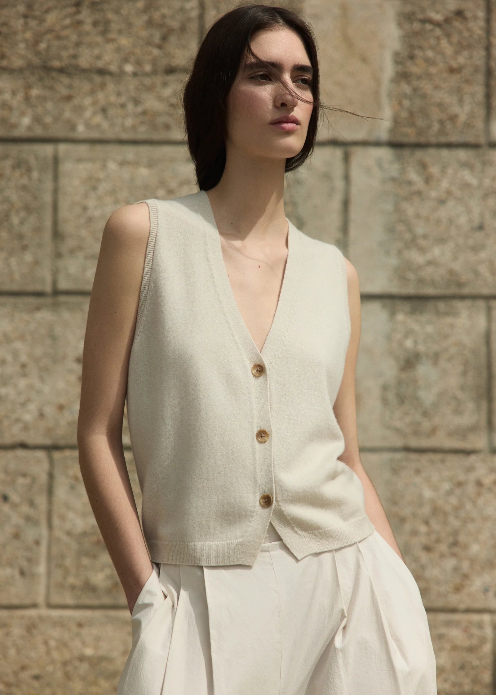 CASHMERE BLEND SLEEVELESS VEST